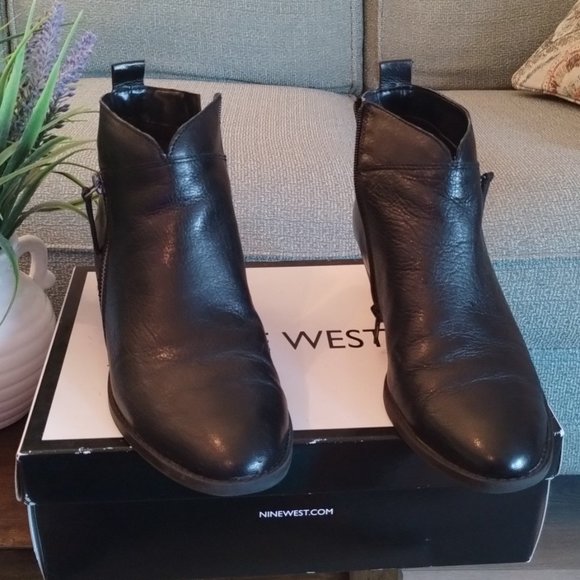 Nine West Ankle Boots size 9M - Picture 2 of 6
